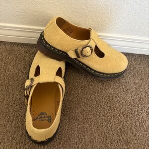 Pastel yellow, size 8 Dr. Martens